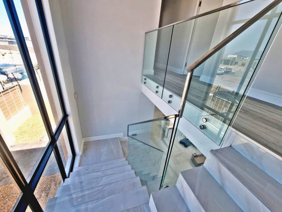 5 Bedroom Property for Sale in Parklands North Western Cape
